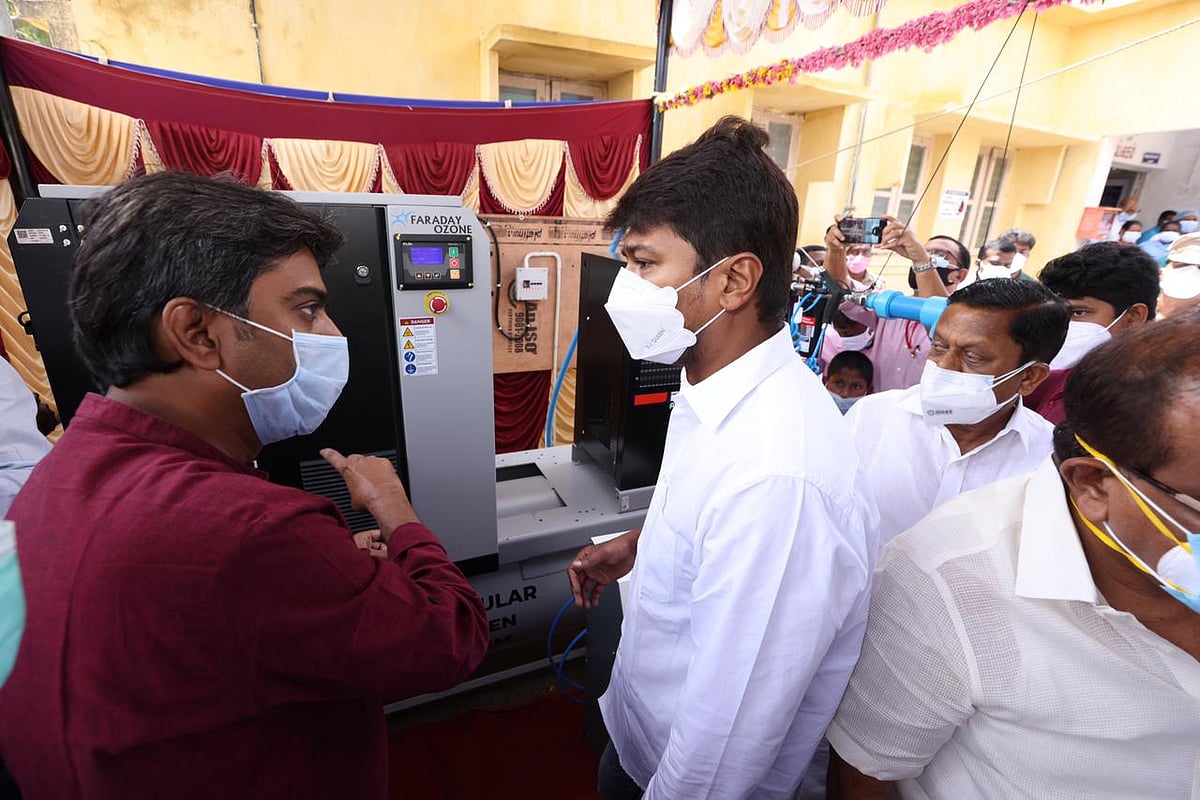 வால்பாறையில் ஆக்சிஜன் செறிவூட்டிகள் திறந்து வைத்து உதயநிதி ஸ்டாலின் கொரோனா தடுப்பு பணி ஆய்வு! - Album