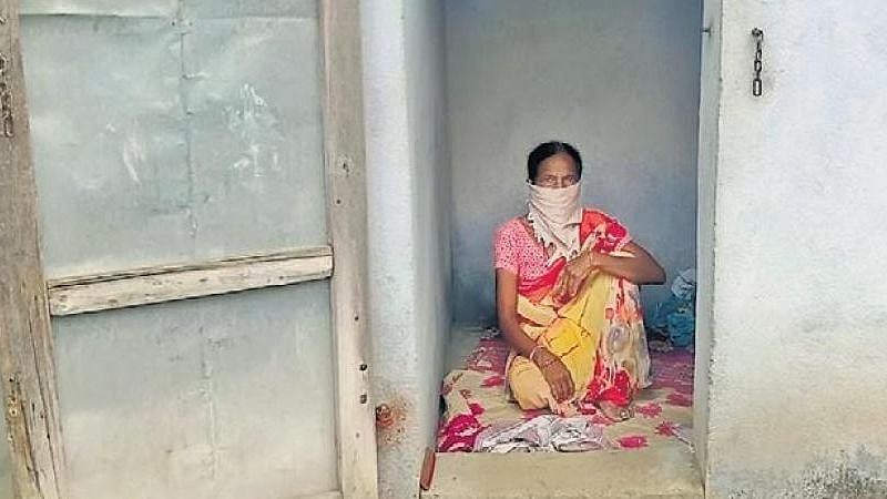 கொரோனா பாதித்த மனைவி... கழிவறையில் தனிமைப்படுத்தி கொடுமை செய்த கணவர் : தெலங்கானாவில் அவலம்!
