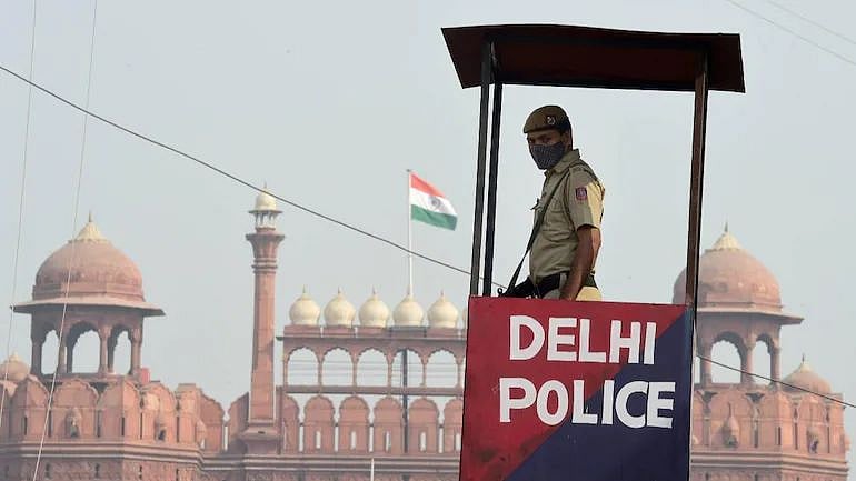 நேரலையில் தற்கொலைக்கு முயன்ற நபர்: டெல்லி போலிஸுக்கு தகவல் கொடுத்த FACE BOOK ; அதிரடியாக மீட்பு!