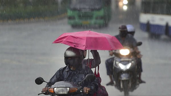 தமிழ்நாட்டில் 6 மாவட்டங்களுக்கு ஆரஞ்ச் எச்சரிக்கை; சென்னையின் வானிலை நிலைமை என்ன? அண்மைத் தகவல்கள்!