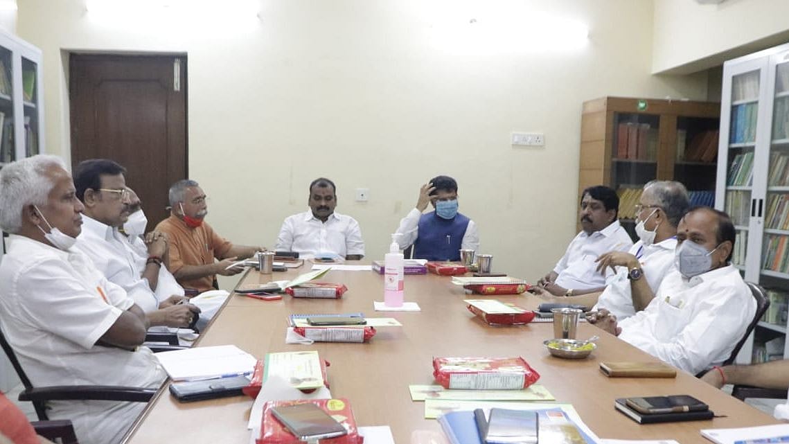 பெண்கள் விஷயத்தில் கூண்டோடு சிக்கிய பா.ஜ.க தலைவர்கள்.. 134 புகார்கள் குவிந்ததையடுத்து பதறிய சி.டி.ரவி!