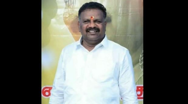 கூட்டுறவுத்துறையில் வேலை வாங்கித் தருவதாக ₹8 லட்சம் மோசடி; முன்னாள் அதிமுக MLAக்கு  போலிஸ் வலைவீச்சு!