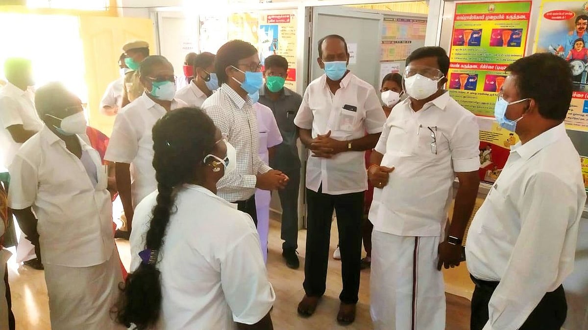 ”முதலமைச்சரின் புயல்வேக நடவடிக்கையால் குறையும் கொரோனா தொற்று” :  அமைச்சர் சாமிநாதன் பேட்டி !