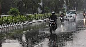 நாளை சென்னை & கடலோர மாவட்டங்களில் இடியுடன் மிதமான மழைக்கு வாய்ப்பு - வானிலை மையம் தகவல்!