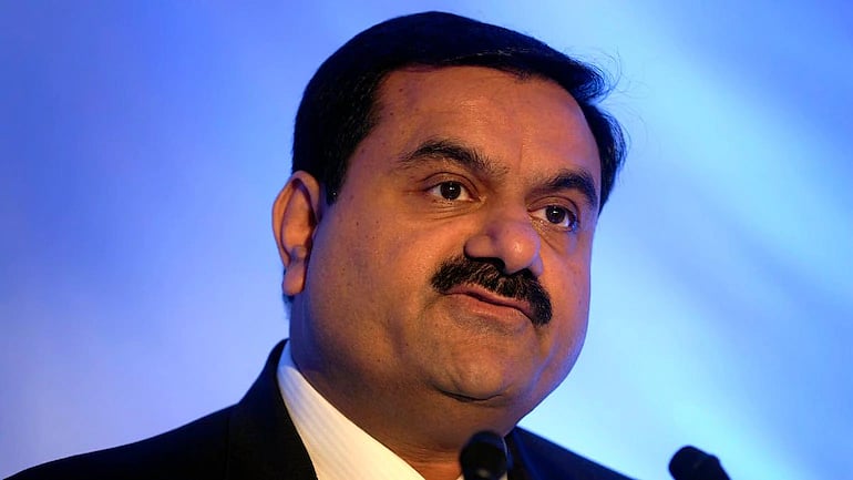 சட்டவிரோத பணப் பரிவர்த்தனை..? - கொரோனா காலத்திலும் அசராத அதானியின் பங்குகள் கடும் வீழ்ச்சி!