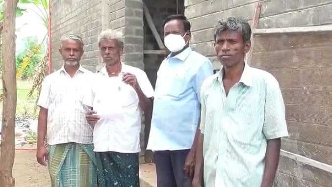 “PM இலவச வீடு திட்டத்தில் வீடு வழங்க ரூ.25,000 லஞ்சம் கேட்ட அதிமுக ஊராட்சிமன்ற தலைவர்”: பயனாளிகள் புகார்!