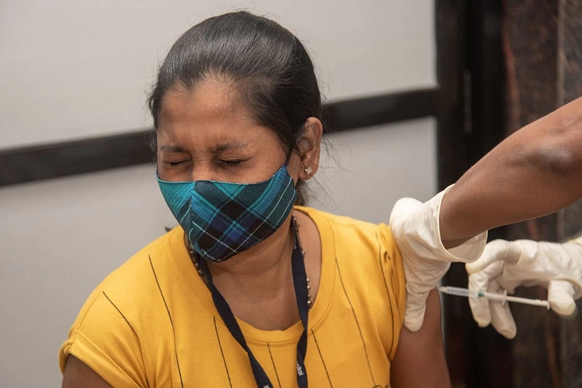 "முதல் டோஸ் ஒன்றும், 2வது டோஸ் வேறு தடுப்பூசியும் போட்டால் என்னவாகும்?" : எய்ம்ஸ் தலைவர் கூறுவது என்ன?