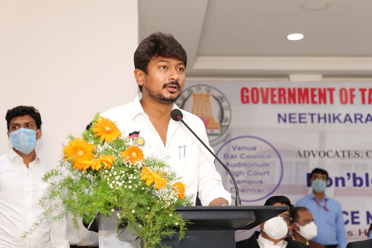 கொரோனா நடவடிக்கைகளில் தமிழ்நாடு அரசை பாராட்டிய தலைமை நீதிபதி... தடுப்பூசிக்காக உதயநிதி ஸ்டாலின் கோரிக்கை!