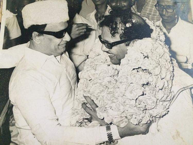 ‘நாங்கள் எல்லோரும் சேர்ந்து அவர் மீது சுமை ஏற்றினோம்’ – கலைஞர் குறித்து எம்.ஜி.ஆர் வெளியிட்ட தகவல்!