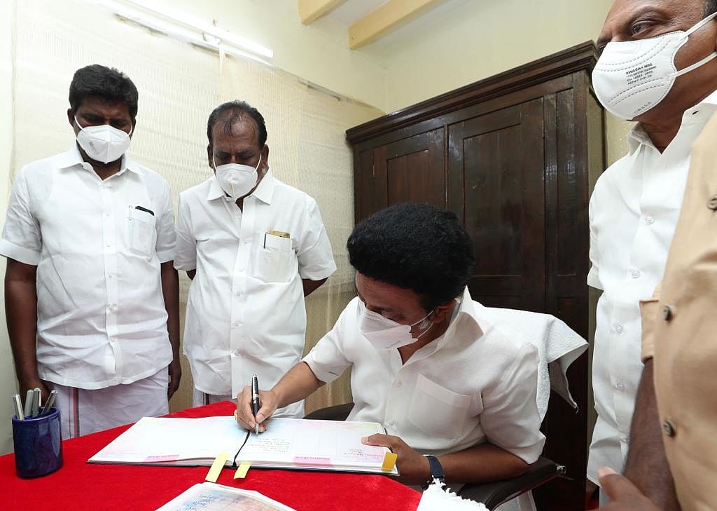 "பேரறிஞர் அண்ணா வகுத்துதந்த பாதையில், கழக ஆட்சி வீறுநடை போடும்" - முதலமைச்சர் மு.க.ஸ்டாலின் (ALBUM)