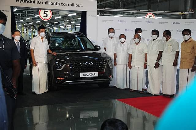 முதலமைச்சர் ஸ்டாலின் கையெழுத்திட்ட ALCAZAR கார் யாருக்கு விற்பனை? : Hyundai நிறுவனம் வெளியிட்ட தகவல்!