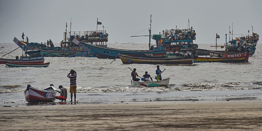 இருளில் சூழப்போகும் மீனவர்களின் எதிர்காலம் ; மோடி அரசின் கேள்விக் குறியாகும் மீன்பிடித் தொழில்!