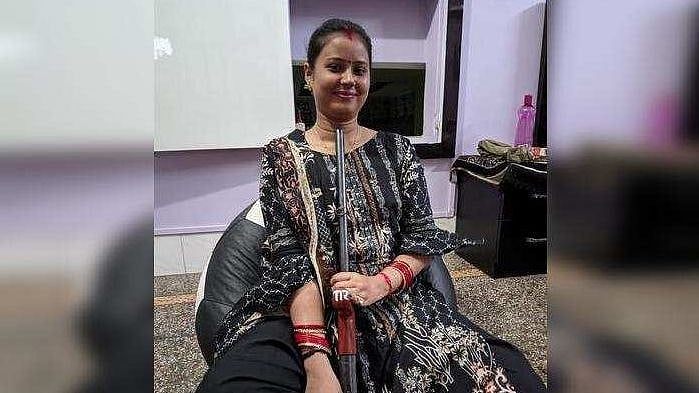 செல்ஃபியால் நேர்ந்த கொடுமை... துப்பாக்கிக் குண்டு பாய்ந்து இளம் பெண் பலி: உத்திர பிரதேசத்தில் சோகம்!