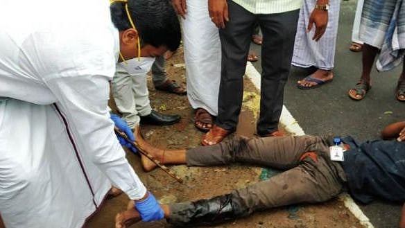 விபத்தில் சிக்கி எலும்புமுறிவு.. இளைஞருக்கு முதலுதவி சிசிக்சை அளித்த தி.மு.க எம்.எல்.ஏ : மக்கள் பாராட்டு!