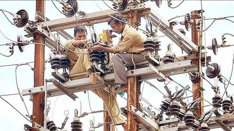 மின் வாரிய ஊழியர்களுக்கும் மருத்துவக் காப்பீடு.. இம்மாதம் முதல் அமல்.. அரசாணை வெளியிட்டது தமிழ்நாடு அரசு!