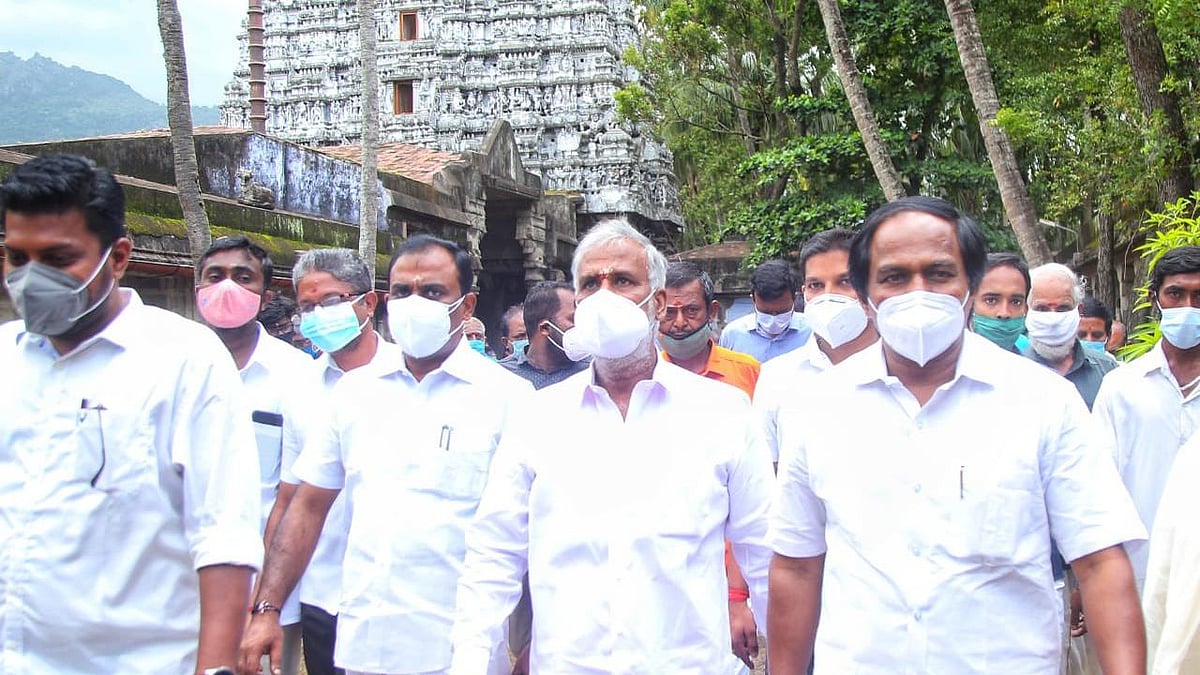 "சிலை கடத்தல் வழக்கில் தொடர்புடையவர்கள் மீது கடும் நடவடிக்கை" : அமைச்சர் சேகர்பாபு எச்சரிக்கை!