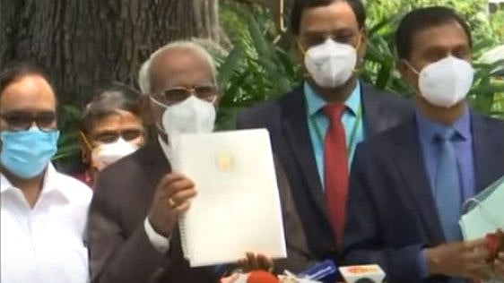 நீட் தேர்வின் தாக்கம் குறித்து 165 பக்க அறிக்கை: முதலமைச்சர் மு.க.ஸ்டாலினிடம் சமர்ப்பித்த ஏ.கே.ராஜன் குழு