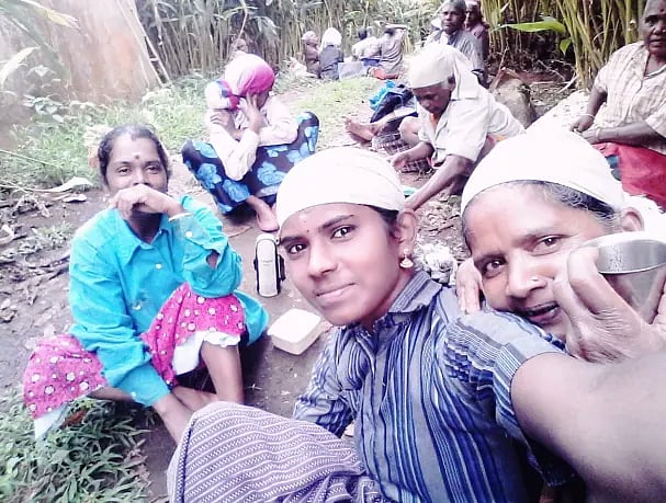 “ஏலத் தோட்ட தொழிலாளி இப்போது உயர்நிலைப்பள்ளி ஆசிரியை”: PhD படிக்கும் சாதனைச் செல்வி செல்வமாரியின் கதை!