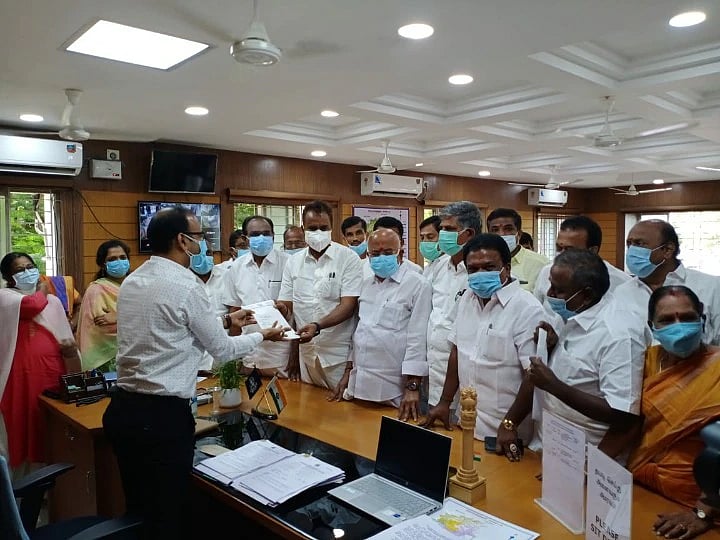 “வந்தா எழுந்திருச்சு வாங்க மாட்டீங்களா?” : கோவை ஆட்சியரை மிரட்டிய அதிமுக MLAக்கள் மீது திமுகவினர் புகார்!