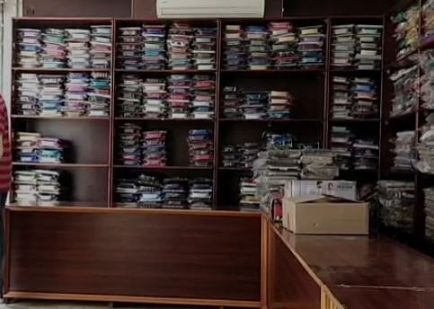 சைஸ் பார்த்து ஜீன்ஸ் பேண்ட், சர்ட் அபேஸ் செய்த நூதன திருடன் ; மதுரை துணிக்கடையில் கைவரிசை !