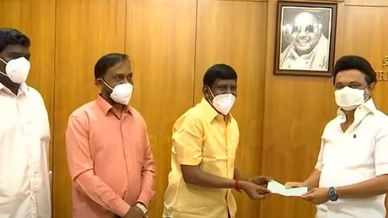 "நல்லா இருக்குற தமிழ்நாட்டை எதுக்கு பிரிக்கணும்?" : ரூ.5 லட்சம் கொரோனா நிதி அளித்த நடிகர் வடிவேலு பேட்டி!