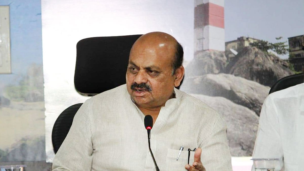 முதல்வராகப் பதவியேற்றார் பசவராஜ் பொம்மை... மேகதாது அணை விவகாரத்தில் தமிழ்நாட்டிற்கு இடைஞ்சல் செய்வாரா?