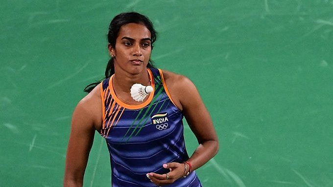 #Olympics ஹாட்ரிக் வெற்றி.. காலிறுதியில் கால்பதித்த பி.வி.சிந்து - இந்தியாவின் பதக்க ஏக்கத்தை தீர்ப்பாரா?