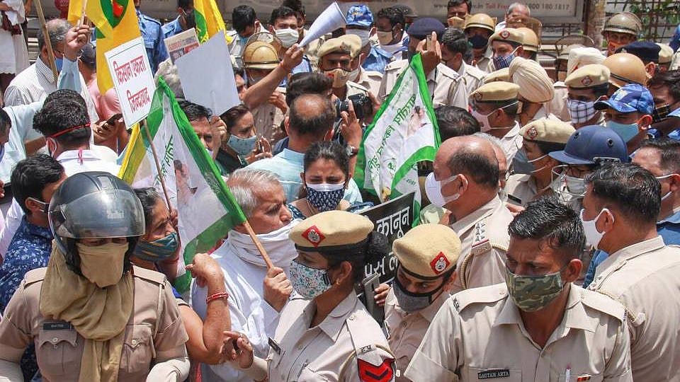 சுப்ரீம் கோர்ட் கேள்வியை மீறி விவசாயிகள் மீது தேசத் துரோக வழக்கு பதிந்த பா.ஜ.க அரசு!