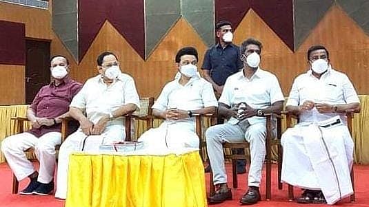 தி.மு.க-வில் இணைந்தார் டாக்டர்.மகேந்திரன்... “தி.மு.க தொண்டனாகச் செயல்படுவேன்” எனப் பேச்சு!