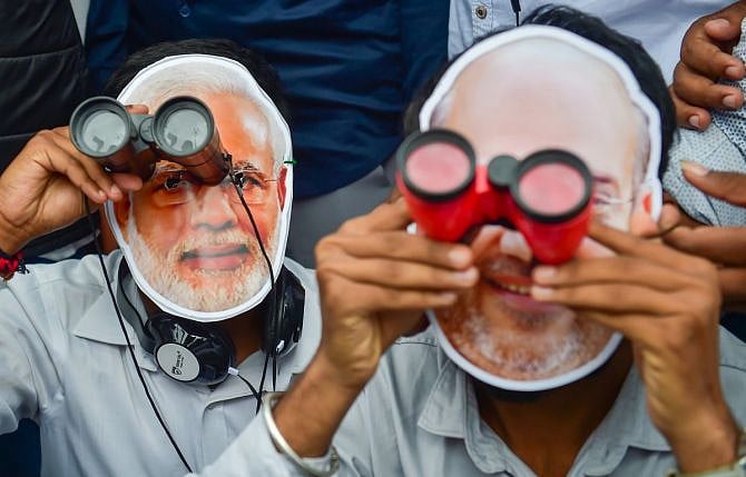 தாய் மொழிக்கு முக்கியத்துவம் என கூறிவிட்டு அரசுப்பணியில் இந்திக்காரர்களை நியமிப்பது ஏன்? - முரசொலி கேள்வி