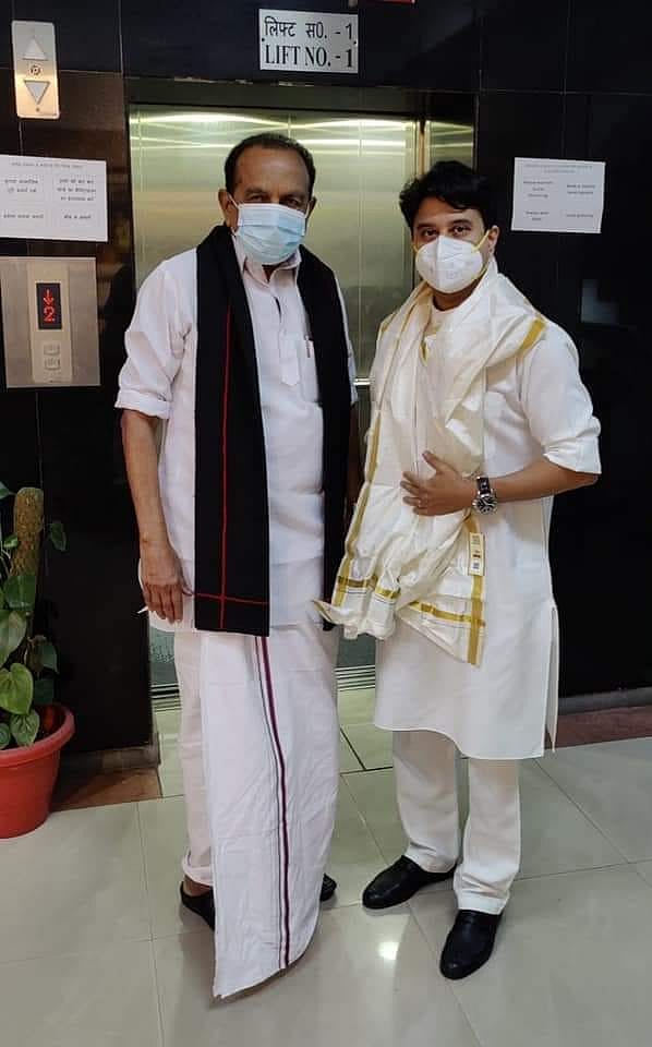 சென்னை ஏர்போர்ட்டில் தலைவர்கள் பெயர்களை மீண்டும் இடம்பெறச் செய்க - ஒன்றிய அமைச்சரிடம் வைகோ வேண்டுகோள்!