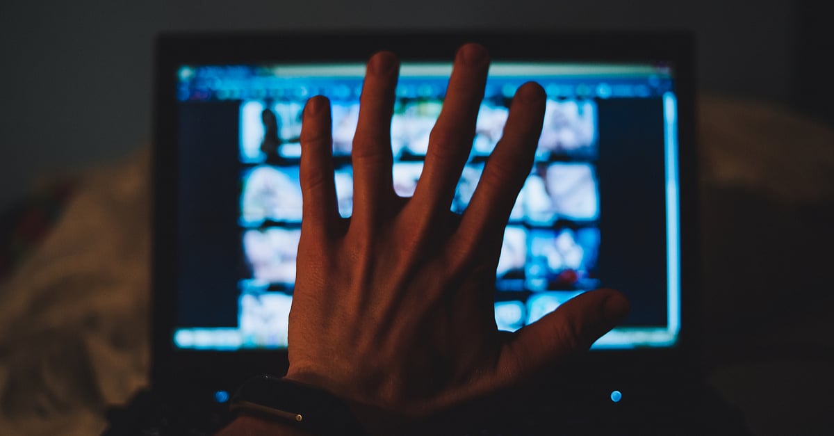 உஷார்: ஆபாச படம் பார்ப்பவர்களா நீங்கள்? போலிஸ் போர்வையில் மோசடி கும்பல் செய்த அதிர்ச்சிகர வேலை!