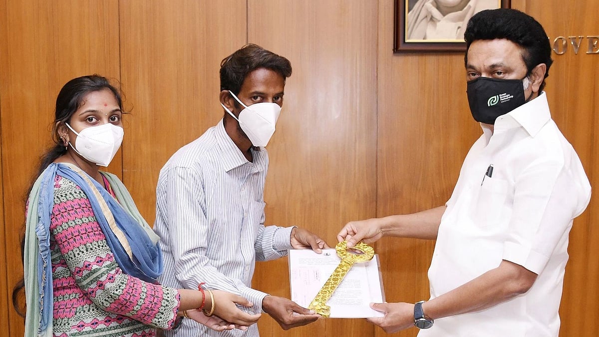 தியாகராஜ பாகவதர் குடும்பத்துக்கு வீடு - ரூ.5 லட்சம் நிதியுதவியினை வழங்கினார் முதலமைச்சர் மு.க.ஸ்டாலின் !