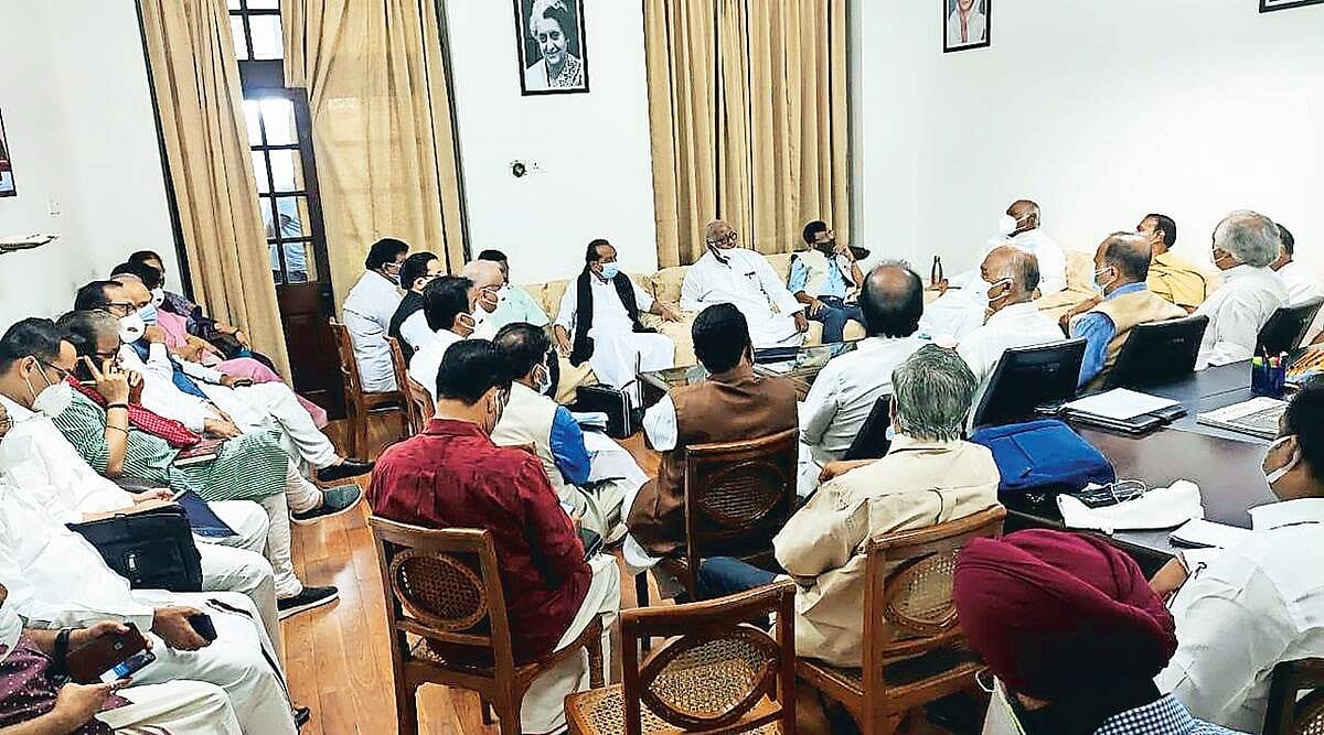 பெகாசஸ் பயங்கரம் : எதிர்க்கட்சிகளின் அழுத்தத்திற்கு அஞ்சி கூட்டத்தொடரை முன்கூட்டியே முடிக்கும் மோடி அரசு?