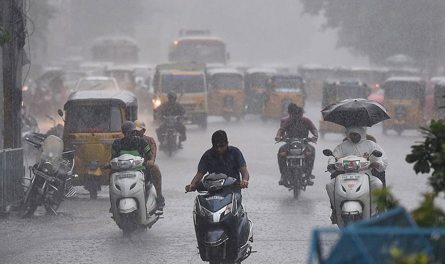 அடுத்த 3 நாட்களுக்கு டமால் டுமீல் மழை : மேற்கு தொடர்ச்சி & கடலோர மாவட்டங்களை எச்சரிக்கும் சென்னை வானிலை!