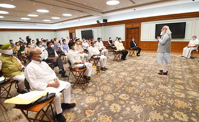 “தனது கூட்டுக் களவாணிகளுக்காகவே கூட்டுறவுத்துறைக்கு தனி அமைச்சகம் உருவாக்கிய மோடி அரசு” : யெச்சூரி சாடல்!