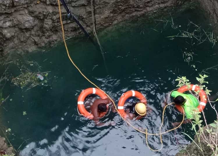 திருமண ஏற்பாடு... காதலனுடன் மகள் தற்கொலை முயற்சி: அவமானம் தாங்காமல் கிணற்றில் குதித்து தாய் தற்கொலை!