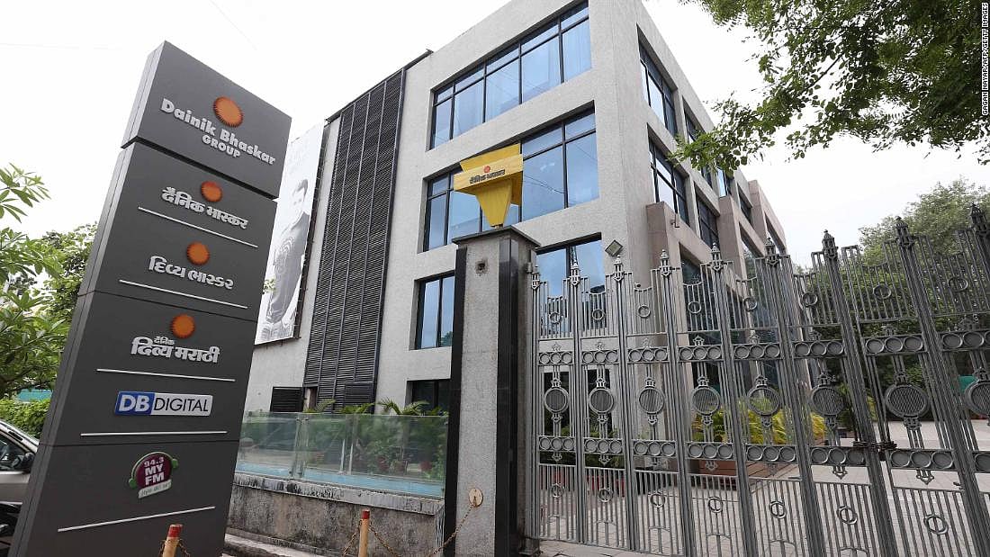 “எங்களை விமர்சிச்சா செய்தி போடுறீங்க..?” : கொரோனா அவலங்களை வெளியிட்டதால் ஐ.டி ரெய்டை ஏவிய மோடி அரசு!