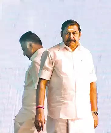 “மோடியின் வீட்டு வாசலில்தான் கொடி பிடிக்கவேண்டும்.. OPS - EPS நடத்தும் நயவஞ்சக நாடகங்கள்”: முரசொலி சாடல்!