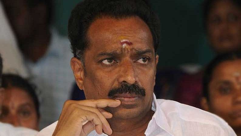 தேங்காய் குடோனில் கொட்டிக் கிடந்த ஆவணங்கள் - M.R.விஜயபாஸ்கரை கையும் களவுமாக பிடித்த ரெய்டு பின்னணி?