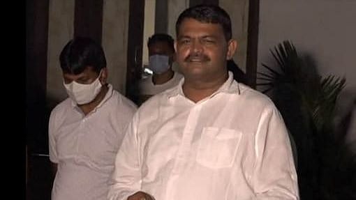 ஊரடங்கை மீறி மது விருந்து - சூதாட்டத்தில் ஈடுபட்ட பா.ஜ.க MLA உட்பட 25 பேர் கைது: குஜராத்தில் நடந்த அவலம்!