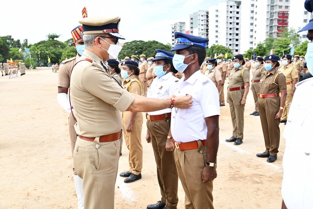 ”பதக்கம் பெற்ற பெருமிதத்தை விடுத்து அர்ப்பணிப்புடன் பணியாற்றுங்கள்” - சென்னை போலிஸ் கமிஷ்னர் அறிவுரை!