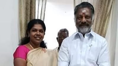 'பேராசிரியர் வேலை வாங்கி தர்றேன்' : ஓ.பி.எஸ் பெயரில் கட்சிக்காரரிடமே அதிமுக நிர்வாகி ரூ. 30 லட்சம் மோசடி!