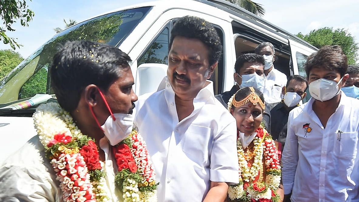 “மணக்கோலத்தில் காத்திருந்த ஜோடிக்கு மணவிழாவை நடத்திவைத்த முதல்வர் மு.க.ஸ்டாலின்” : மணமக்கள் நெகிழ்ச்சி!