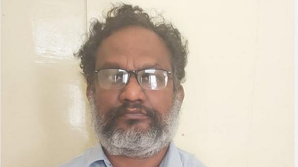“அரசு வேலை வாங்கித் தருவதாக கூறி 35 லட்சம் ரூபாய் பணமோசடி” : அ.தி.மு.க முன்னாள் அமைச்சரின் உறவினர் கைது!