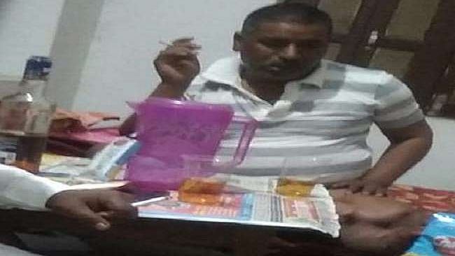 மது விலக்கு உள்ள மாநிலத்தில் கூட்டாளிகளுடன் மது அருந்திய பா.ஜ.க தலைவர்.. கைது செய்வாரா நிதிஷ்குமார்?!