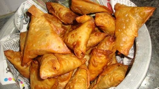 சமோசா விலை உயர்வால் ஏற்பட்ட வாக்குவாதம்.. சாப்பிட வந்த இளைஞர் தீக்குளித்து தற்கொலை: ம.பியில் நடந்த சோகம்!