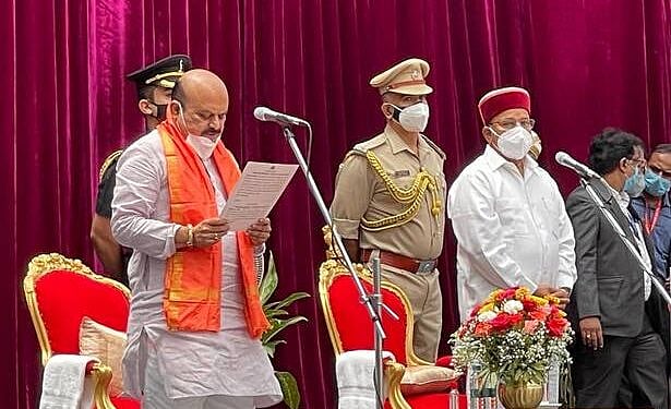 முதல்வராகப் பதவியேற்றார் பசவராஜ் பொம்மை... மேகதாது அணை விவகாரத்தில் தமிழ்நாட்டிற்கு இடைஞ்சல் செய்வாரா?