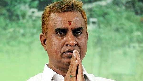 லஞ்ச ஒழிப்பு சோதனை... கம்பி நீட்டிய முன்னாள் அமைச்சர்கள்: சோகத்தில் எஸ்.பி.வேலுமணி ஆதரவாளர்கள்!