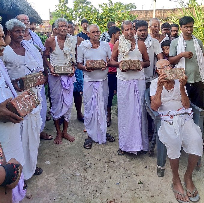 இந்திய அளவில் பரவிய உதயநிதியின் 'AIIMS செங்கல்' மாடல்... பீகாரில் செங்கல் சேகரிக்கும் இளைஞர்கள்!